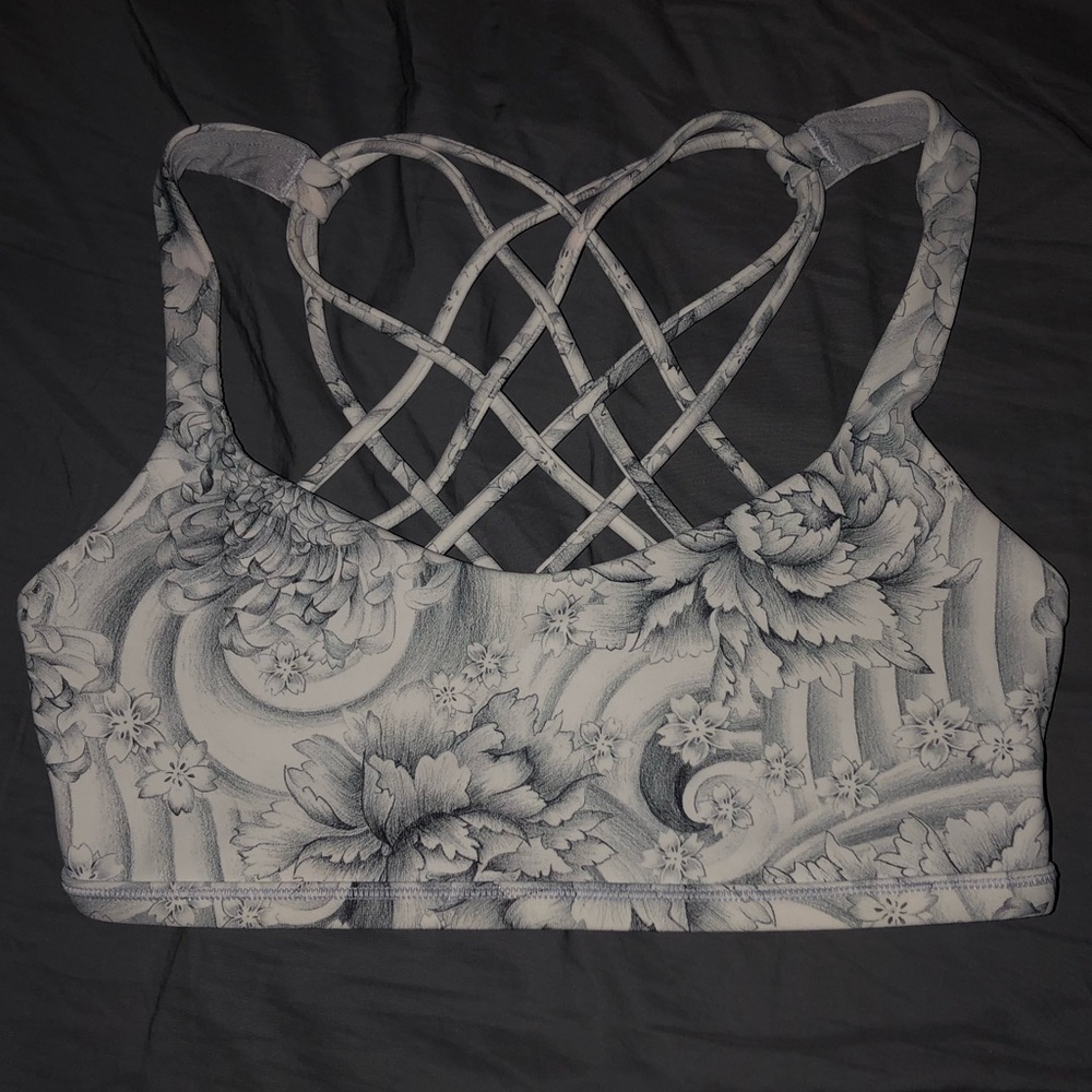 Lululemon sports bra